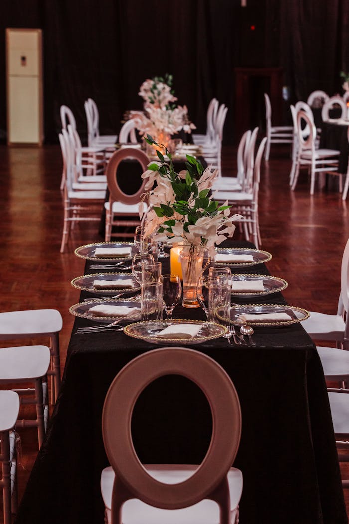 elegant-wedding-reception-table-setting-33598240